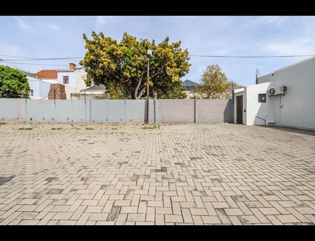 1,097M² BUILDING FOR SALE IN RICHMOND HILL